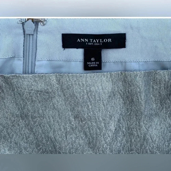 Ann Taylor Silk Cotton  Gray/Silver Lined Mini Pencil Skirt Zip Close Size 6 EUC - Picture 4 of 9